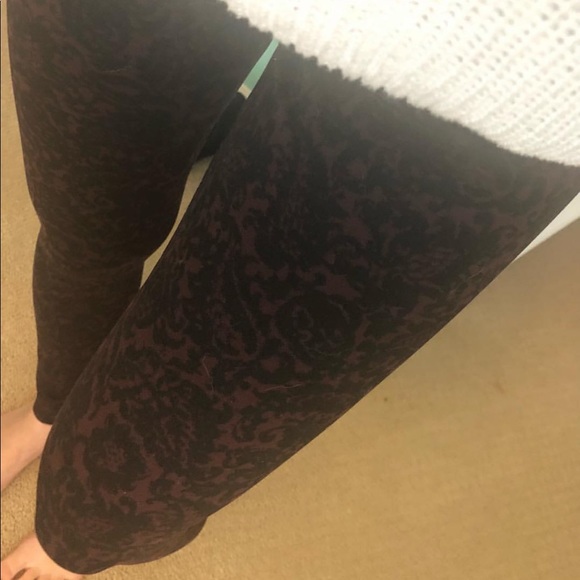 maroon & black printed leggings - Picture 1 of 1